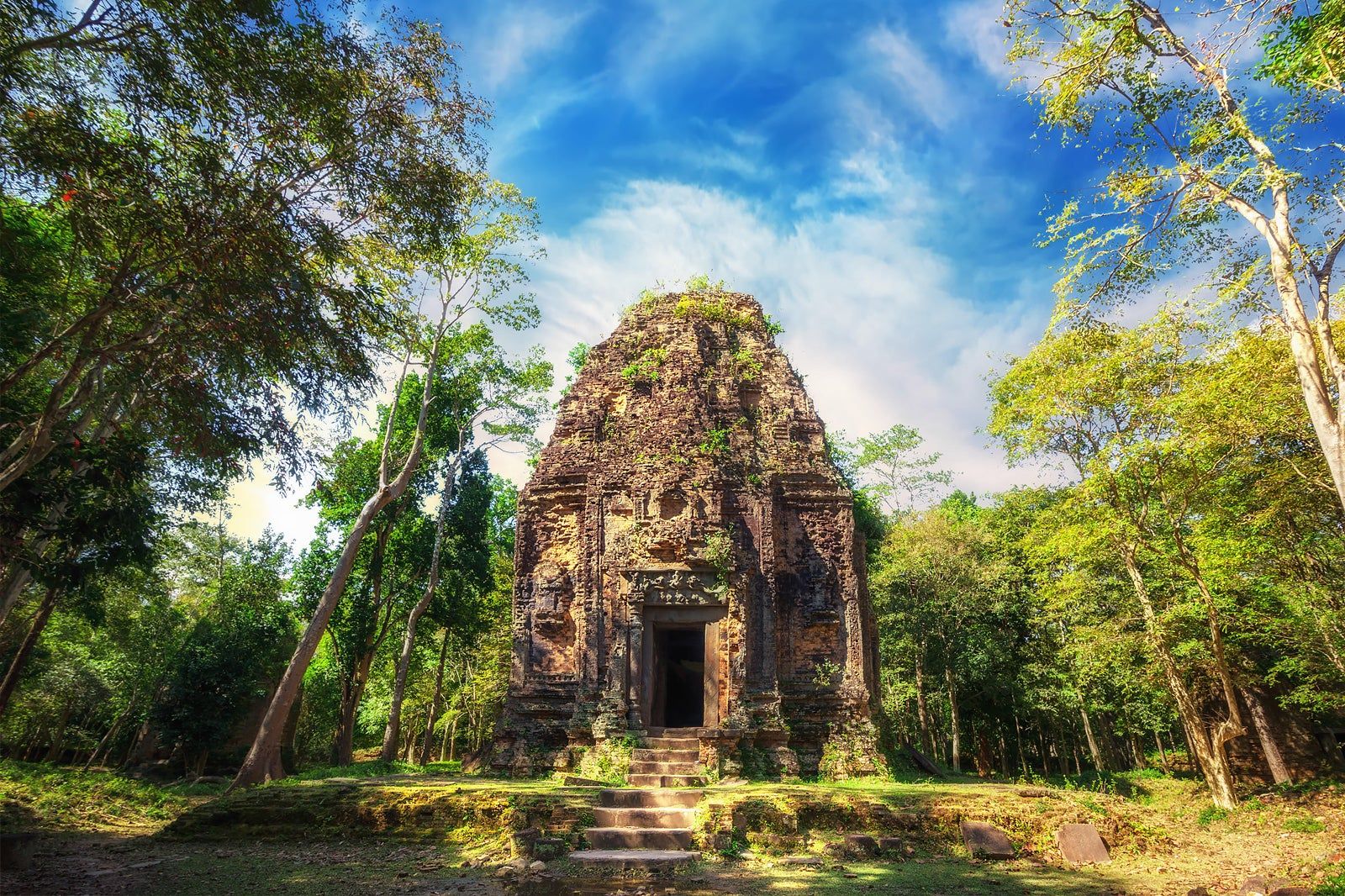 Historic ruins and scenery in Kampong Thom